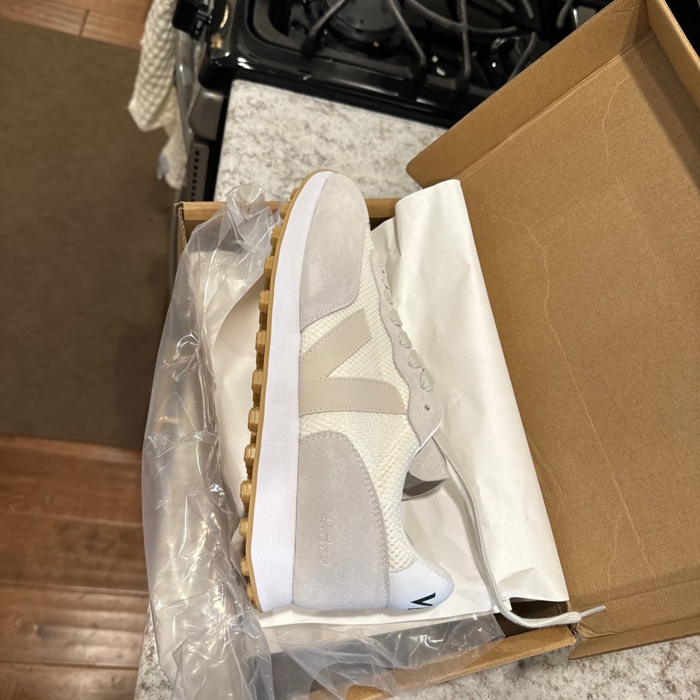 never been worn VEJAs. size 10.
